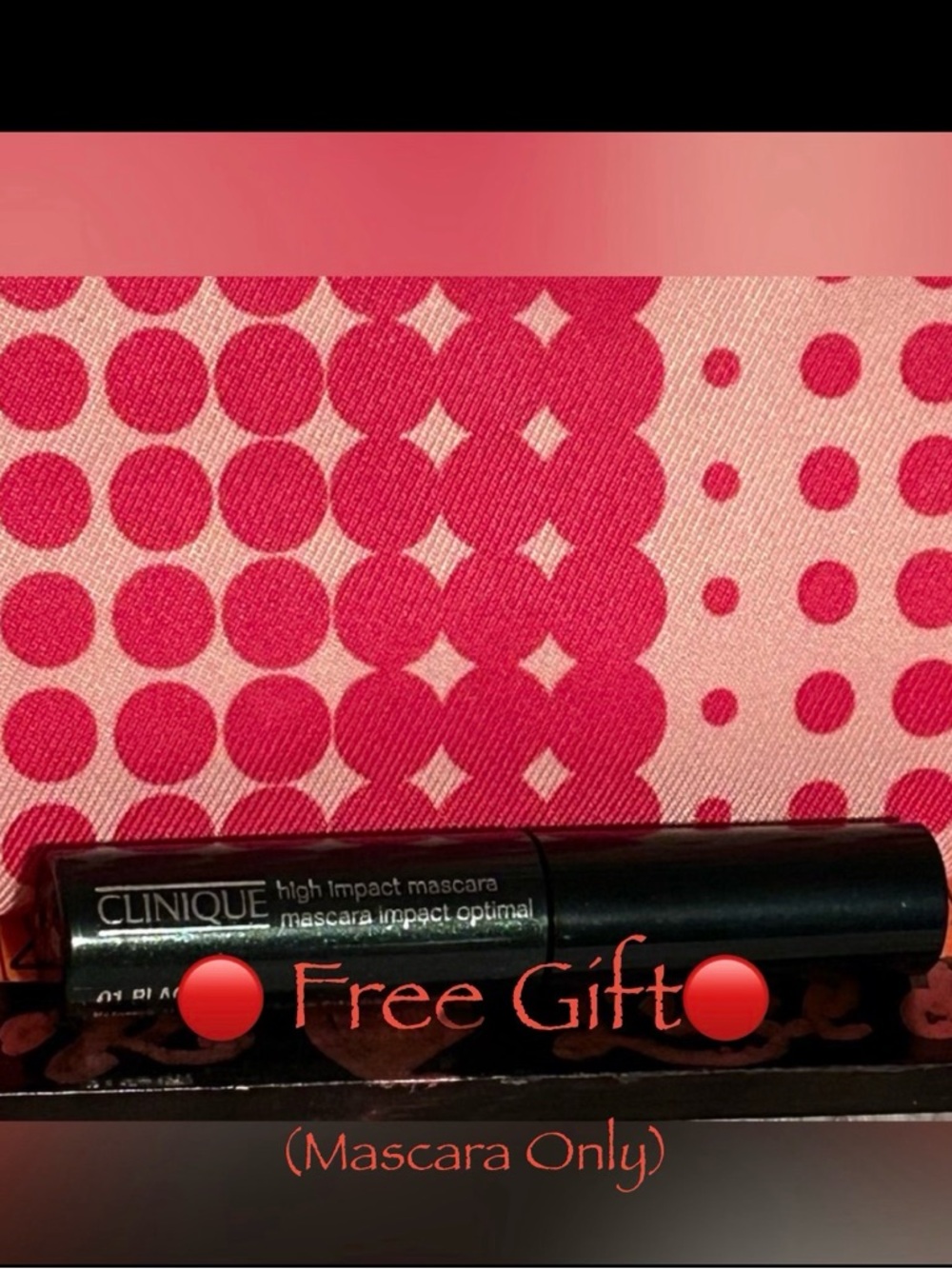 Clinique Eyeshadow Palette with Pink Cosmetic Bag - Picture 3 of 7
